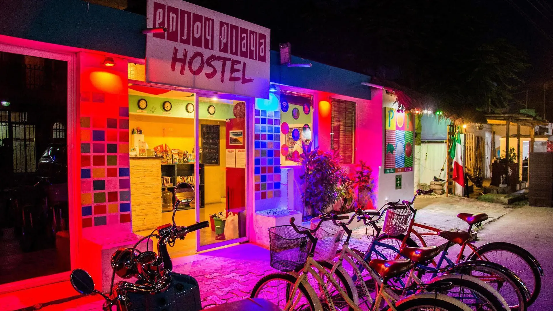 Enjoy Playa Hostel Playa del Carmen